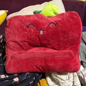 Tablet/kindle pillow holder